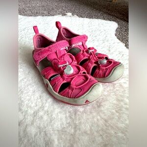 toddler girl keen water sandals, size 10